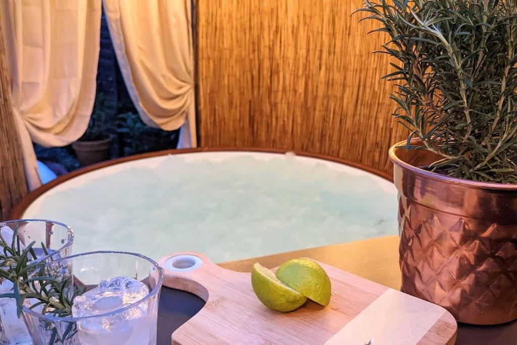 Baker'S Cottage, Urban Spa And Garden Bar Івшем Екстер'єр фото
