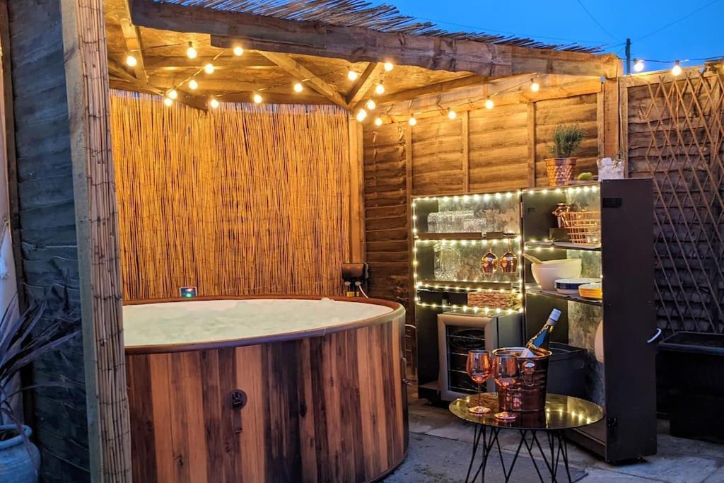 Baker'S Cottage, Urban Spa And Garden Bar Івшем Екстер'єр фото
