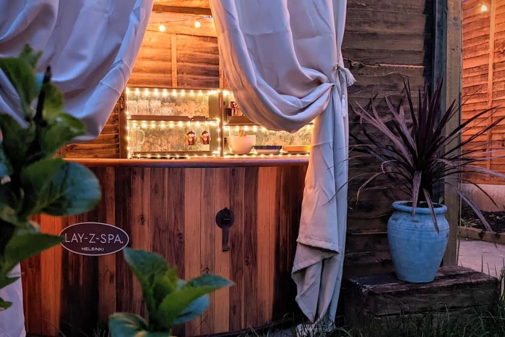 Baker'S Cottage, Urban Spa And Garden Bar Івшем Екстер'єр фото