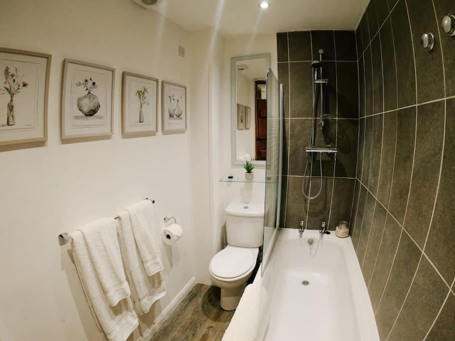 Baker'S Cottage, Urban Spa And Garden Bar Івшем Екстер'єр фото